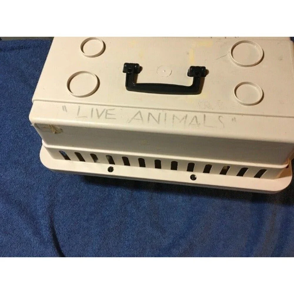Boots and Barkley Airline Approved Pet carrier for small Dogs & Caps with Dish